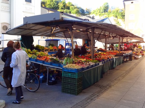 DSC05653--market Farmer's market by the University Church