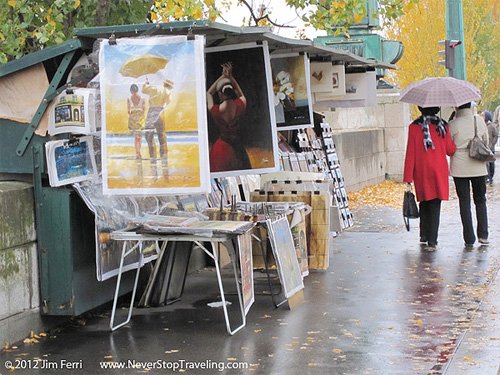 Foto Friday - a couple walking along the Seine, Paris, France