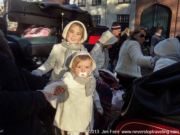 Foto Friday  -Begium - Bruges - kids - carriage -DSC07033---xxx