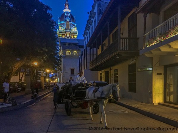Foto Friday - a horse-drawn carriage at night