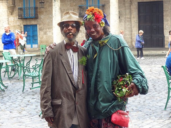 Foto Friday - a couple in old clothes posing for a photo