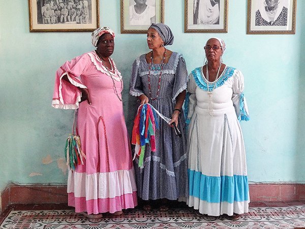 Foto Friday - woman in traditional dress by a wall