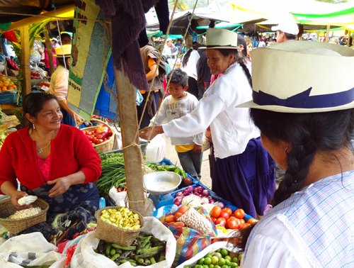 Foto Friday - people in a market, Cuenca, Ecuador