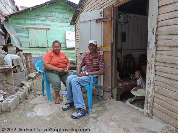 Foto Friday - a couple seated, with their child