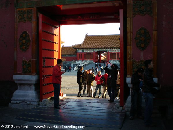 Foto Friday - people in a doorway in Forbidden City, Beijing, China
