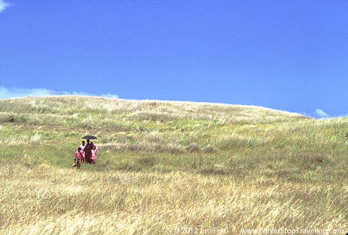 Foto Friday - people in a field in Fiji