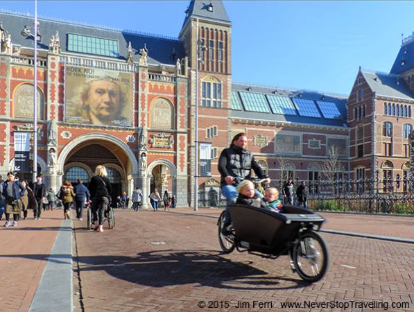 Foto Friday - man on bicycle with children in a bike cart