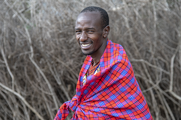 Foto Friday - a Masai Mara tribesman wrapped in bright blanket