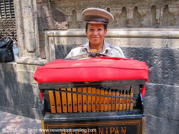 Foto Friday - Mexico - Mex City - Organ grinder-IMG_3480---