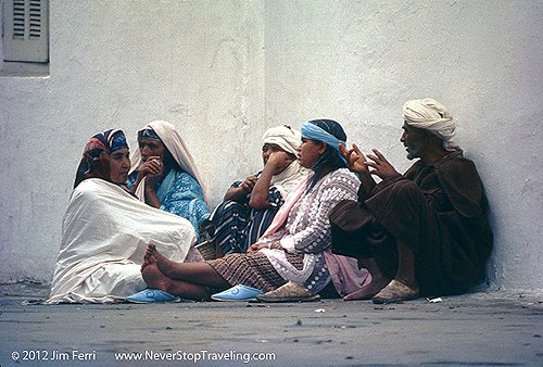 Foto Friday - people sitting and talking, Tetouan, Morocco