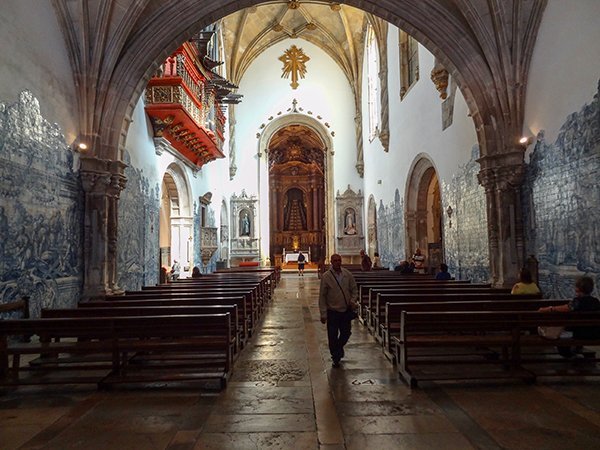 Foto Friday - Pa man walking through a small chapel