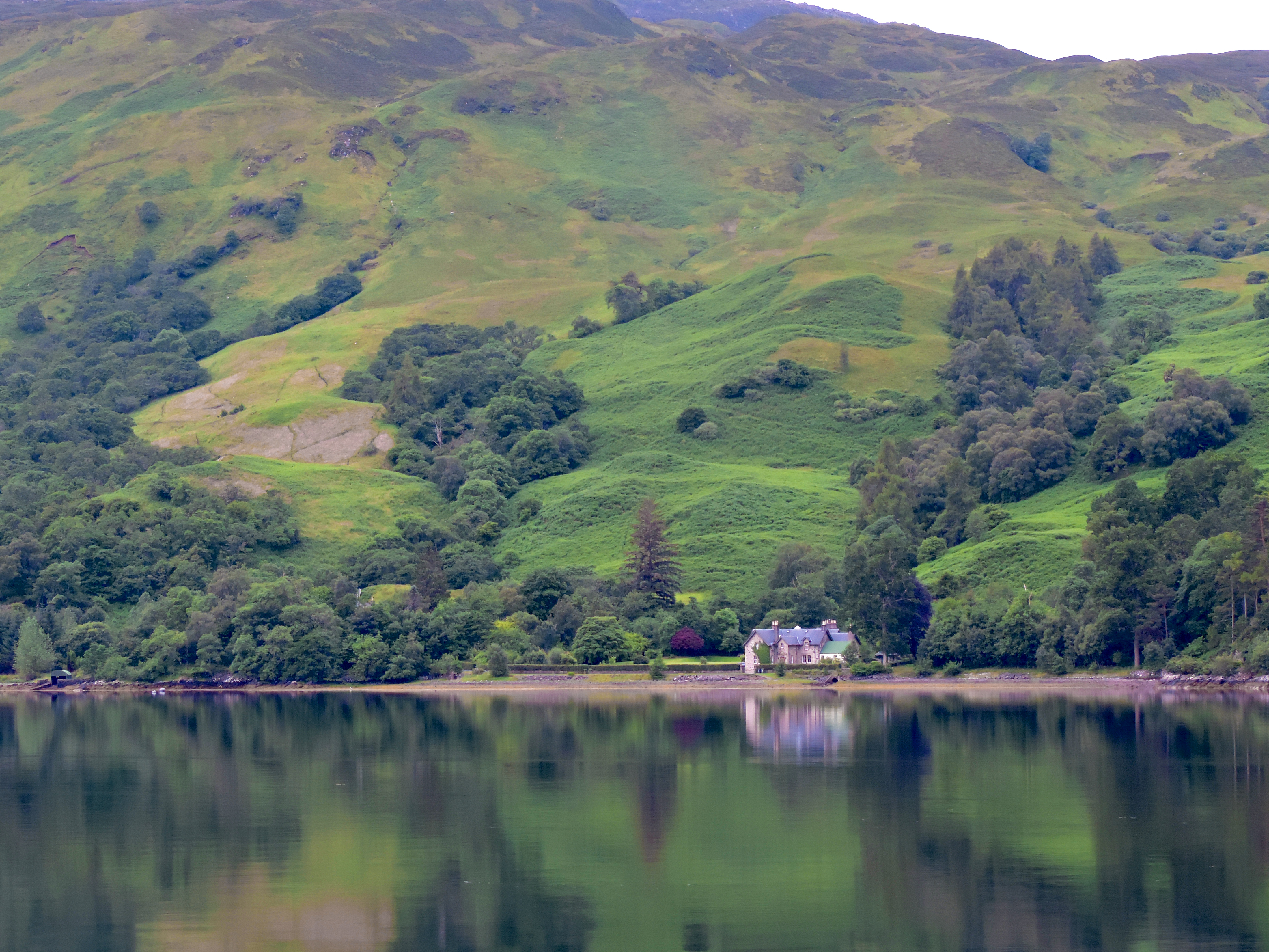 Foto Friday - a house on a mountain lake