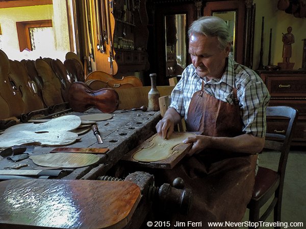 Foto Friday - Serbia-Violin maker Jan Nemcek, Kovacica-DSCN3293-600-D