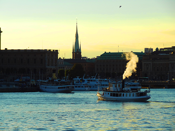 Foto Friday - a ferry crossing the harbor of a city at dusk