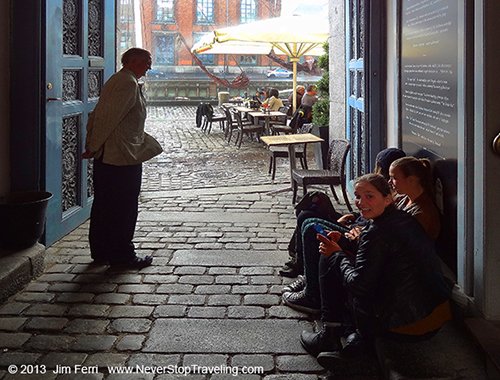 Foto Friday - an alleway in Nyhavn, Copenhagen, Denmark