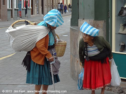 Foto Friday - two women on a street corner in Cuenca, Ecuador