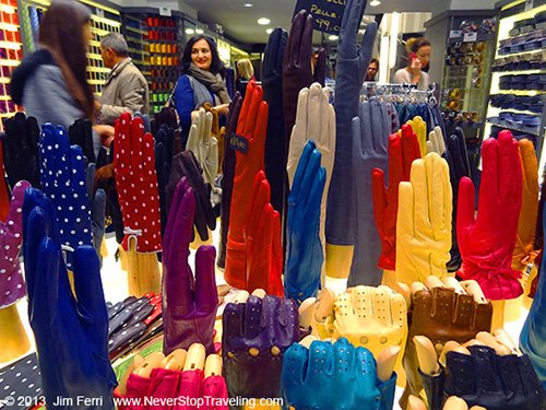 Foto Friday - a shop in Vittorio Emanuele II Galleria, Milan, Italy