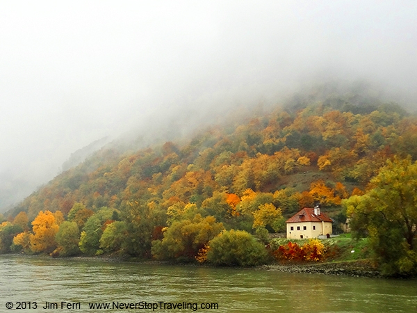 Foto Friday - Austria - aumtumn morning on river near Melk-DSC09511--