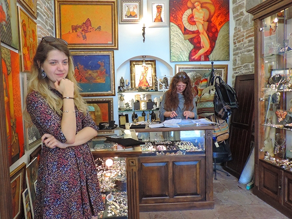Foto Friday - a woman standing in a jewelry shop