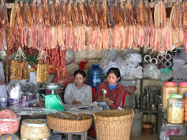 Foto Friday - two women in an Asian street market