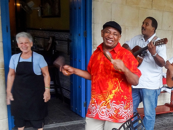 Foto Friday - a Cuban street musician in a red shirt