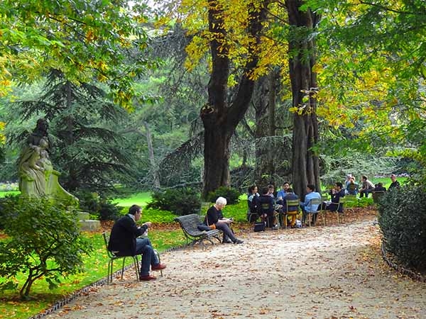 Foto Friday - people seated along a path in a park