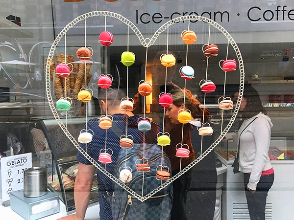 Foto Friday - macaroons in a sweet shop window