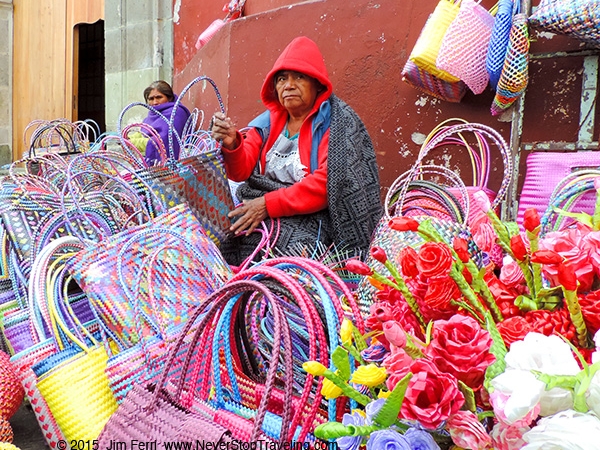 Foto Friday - Mexico - Oaxaca - bag lady-DSCN1900---FF--600.jpg