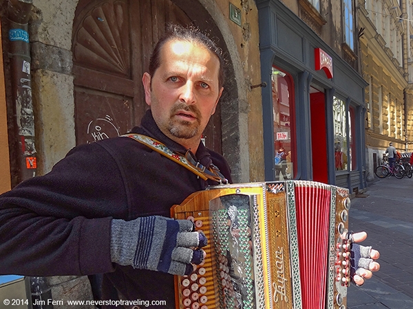 Foto Friday - Slovenia - Ljubljana accordianists -DSC04149-----600--FF