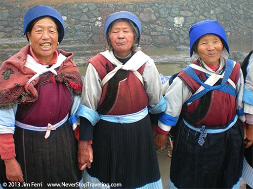 Foto Friday - women in Yunnan Province, China