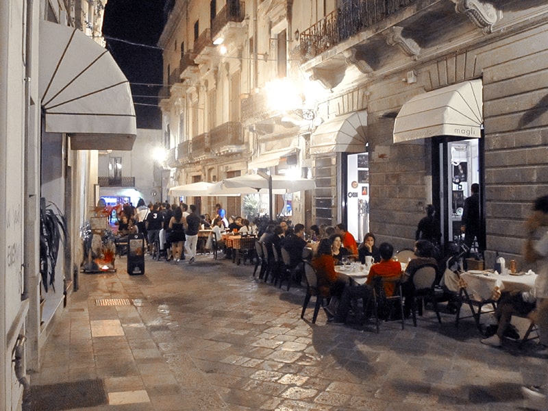 outdoor cafes in Italy in the heel of the boot