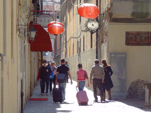 Venice street with hotels recommended by TripAdvisor - how reliable are tripadvisor reviews
