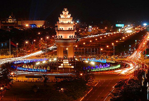 Independence Monument, Phnom Penh / photo: Bart Geesink