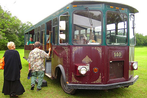 Trolley at the Charleston tea Plantation / photo: Via Tsuji