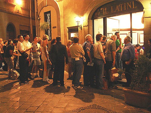 Line outside Il Latini / photo: Kimberli Florence Restaurants