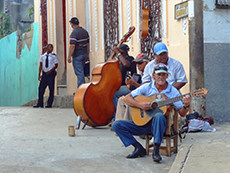 Street musicians near Calle Aguilera in Cuba