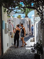 shopping in Oia - what to do in Santorini