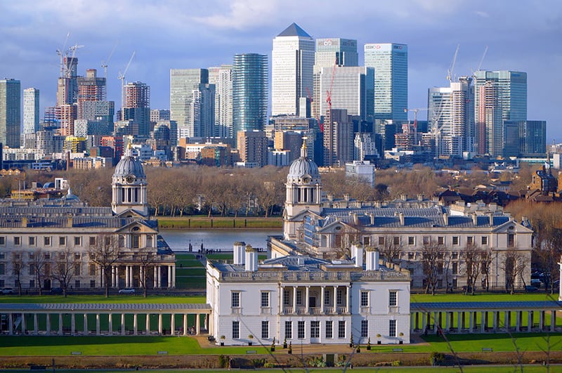 old buildings in front og teh London skyline