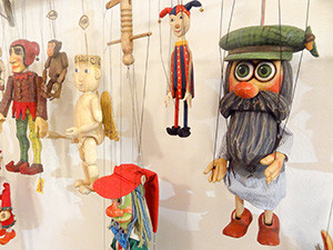 Marionettes in a shop