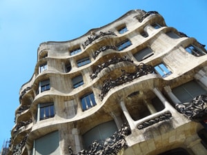a building with a curving front