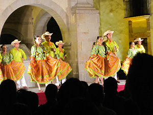 folk dancers in Mexico-new traveler