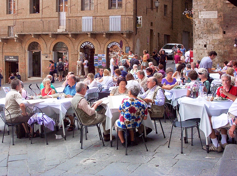 people at an outdoor restaurant - healthy food while traveling