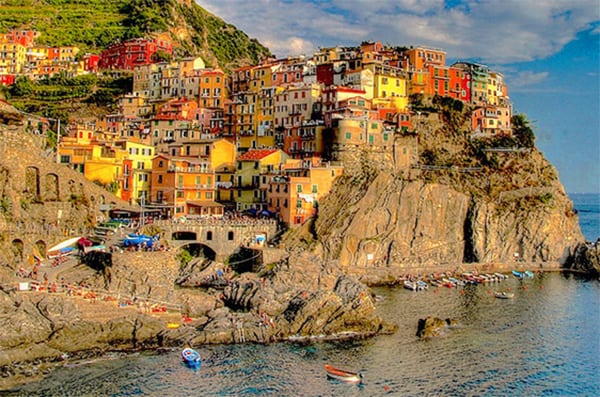 s pretty town on a cliff