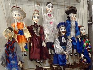 seeing marionettes in a shop, one of the things to do in Prague