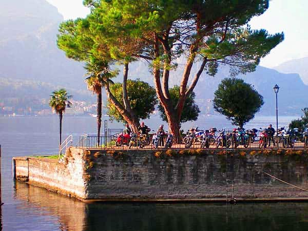 people enjoying the view of a lake, seen on a day trip from Milan