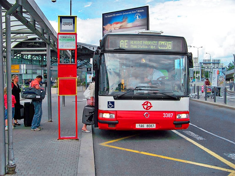 a bus from Prague airport to the city