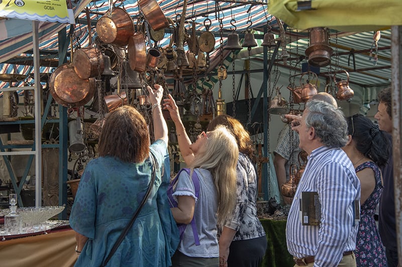 women shopping, one of the things to do in Buenos Aires