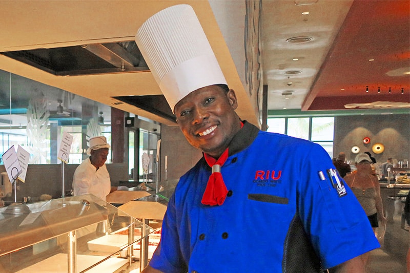 A chef with Jamaican food at the Riu Palace