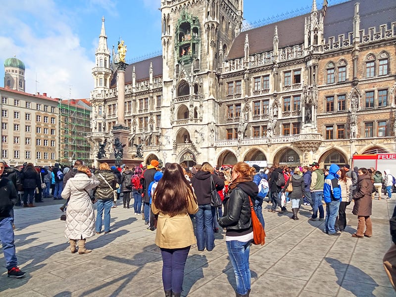 people visiting the Marienplatz, one of the things to do in Munich