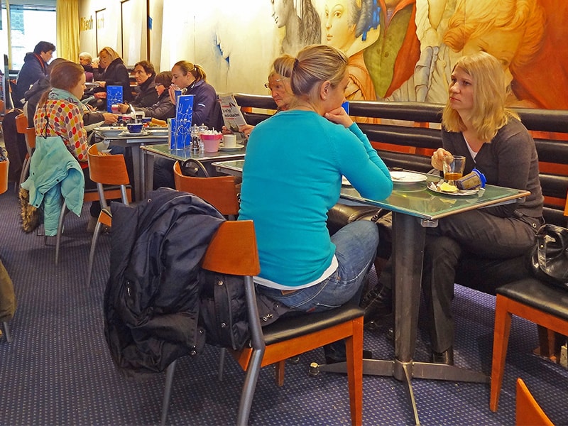 two women takling in a cafe, one of the places to visit in Munich